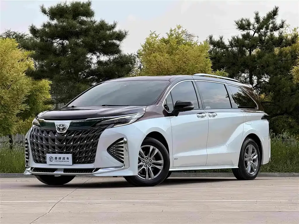 Toyota Sienna — фото 1