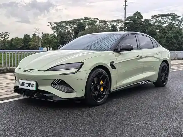 BYD Seal — фото 1