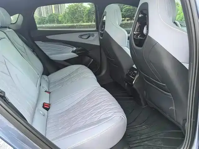 BYD Seal — фото 9
