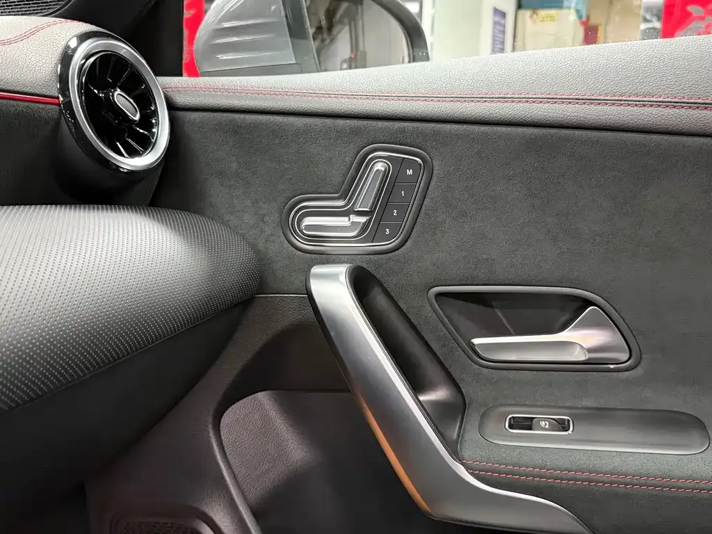 Mercedes-Benz CLA (Import) — фото 10