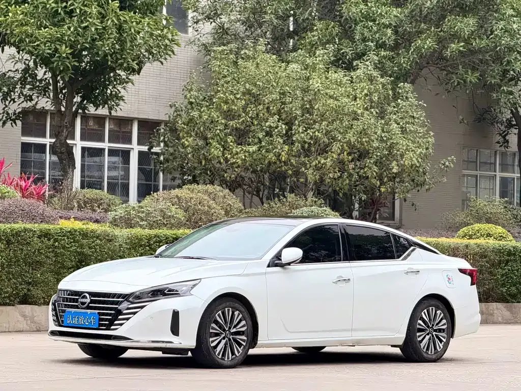 Nissan Teana — фото 1