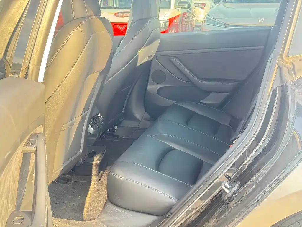 Tesla Model 3 — фото 6