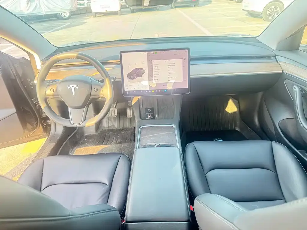 Tesla Model 3 — фото 9