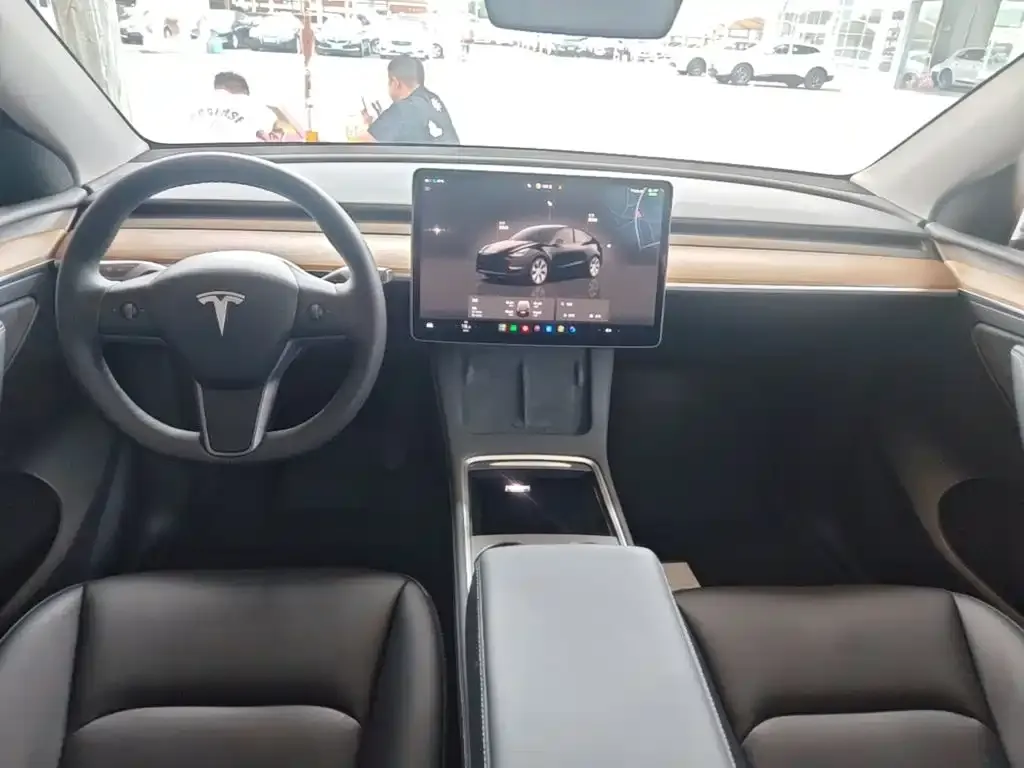 Tesla Model Y — фото 2