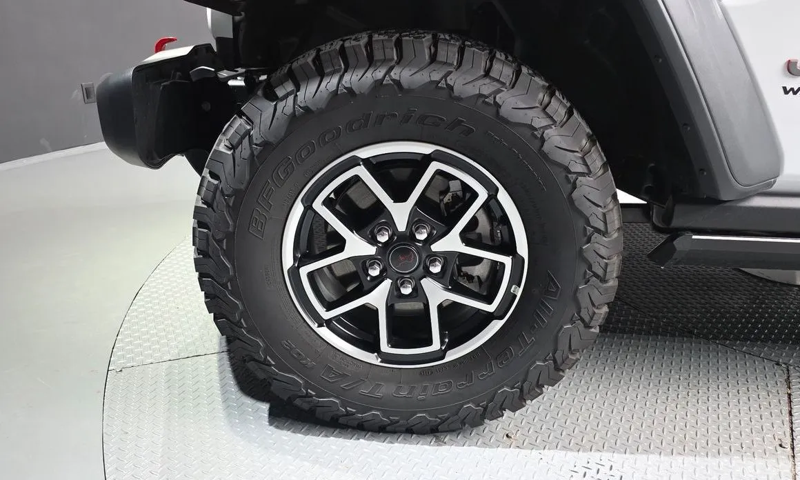 Jeep Wrangler — фото 10