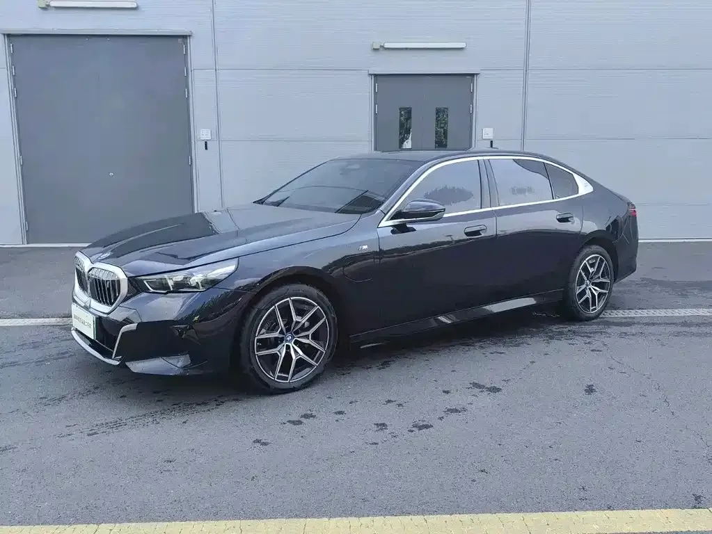 BMW i5 — фото 1