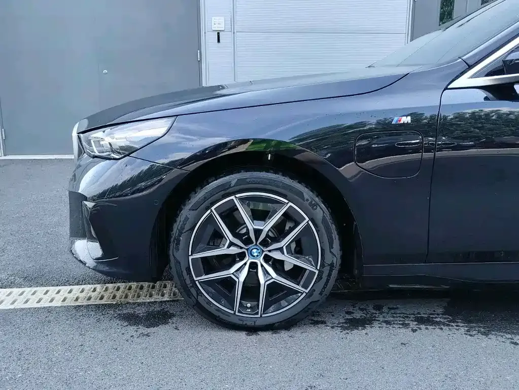 BMW i5 — фото 3