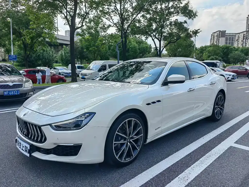 Maserati Ghibli — фото 1