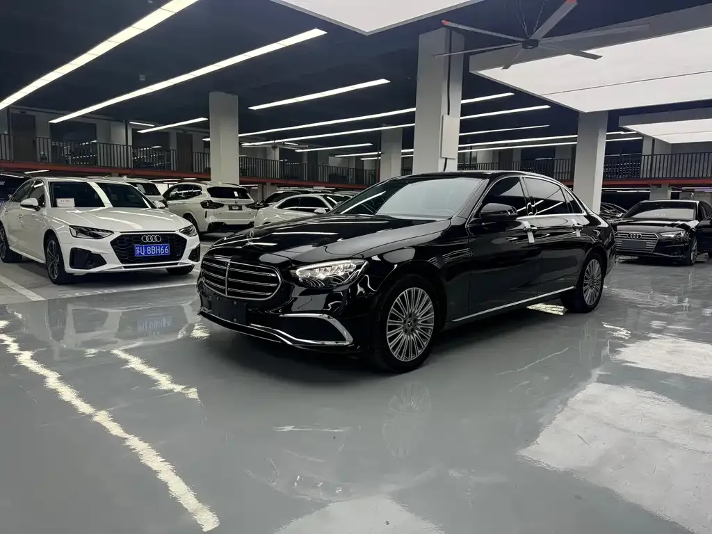 Mercedes-Benz E-Class — фото 1