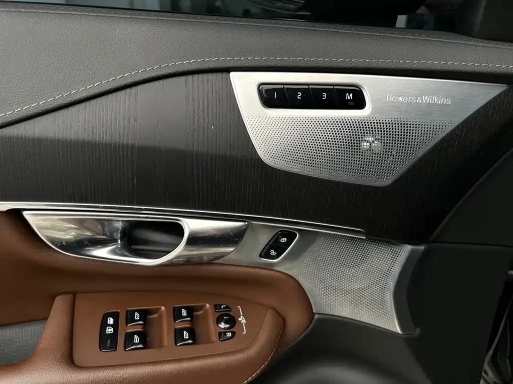 Volvo XC90 — фото 10