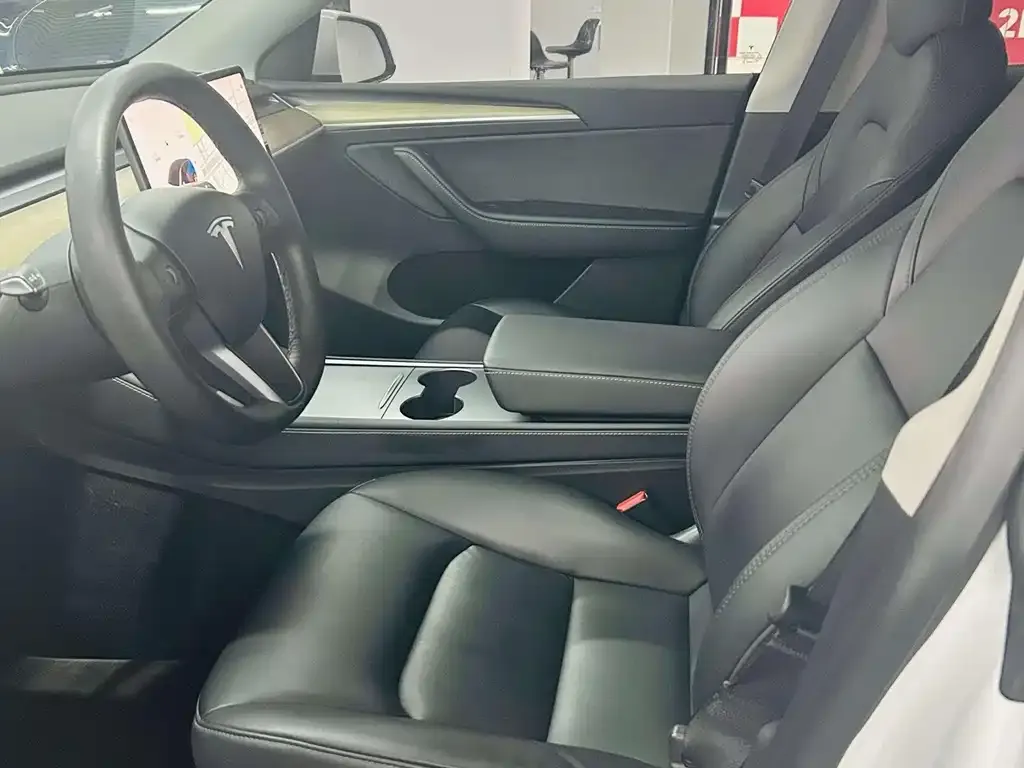 Tesla Model Y — фото 4