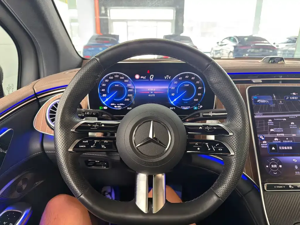 Mercedes-Benz EQE SUV — фото 7