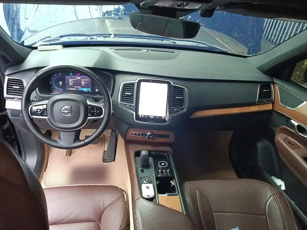 Volvo XC90 — фото 10