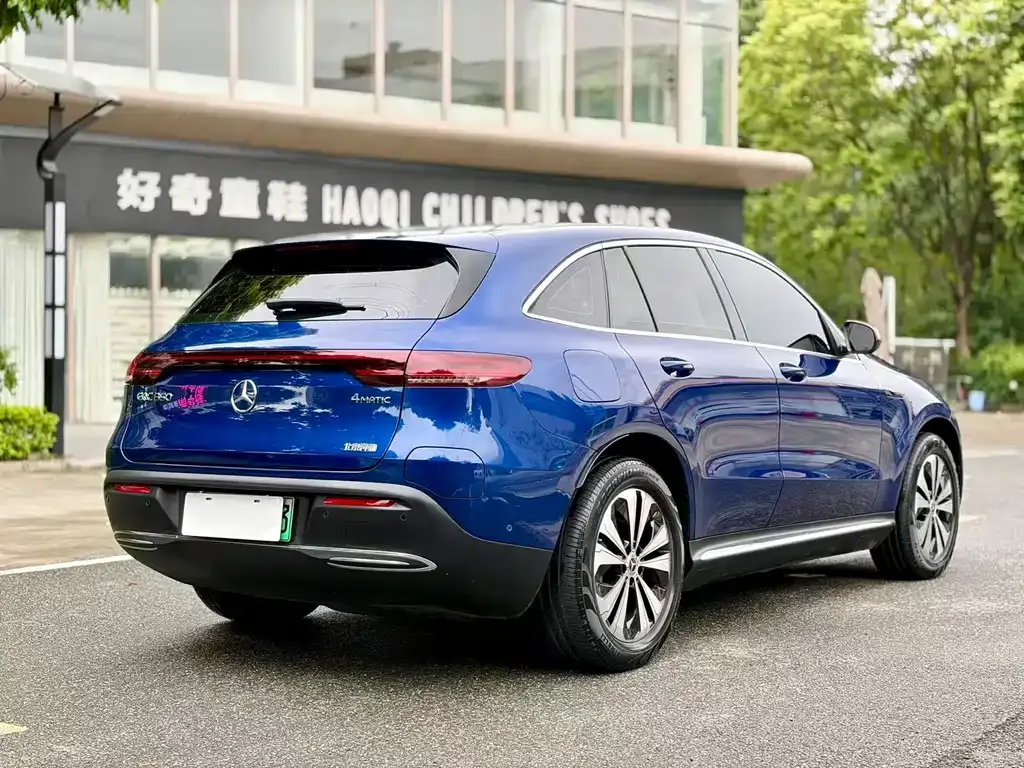 Mercedes-Benz EQC — фото 8