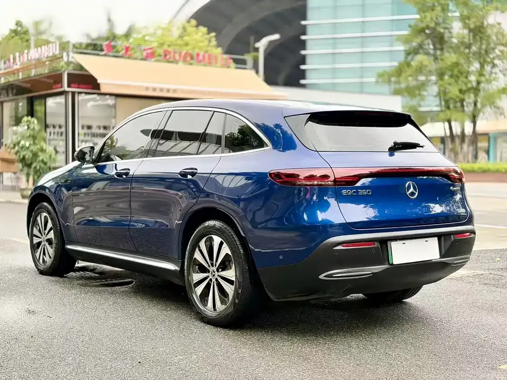 Mercedes-Benz EQC — фото 9