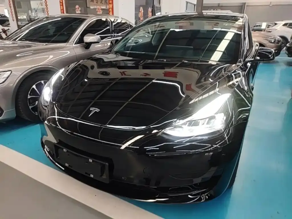 Tesla Model 3 — фото 1