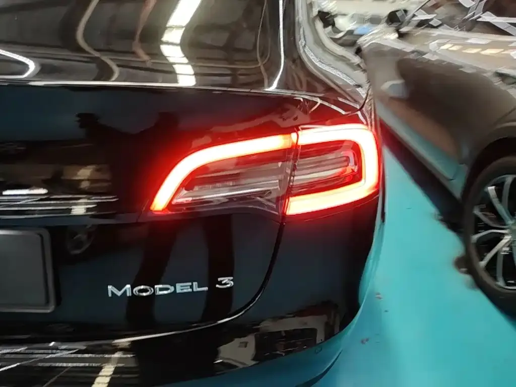 Tesla Model 3 — фото 3