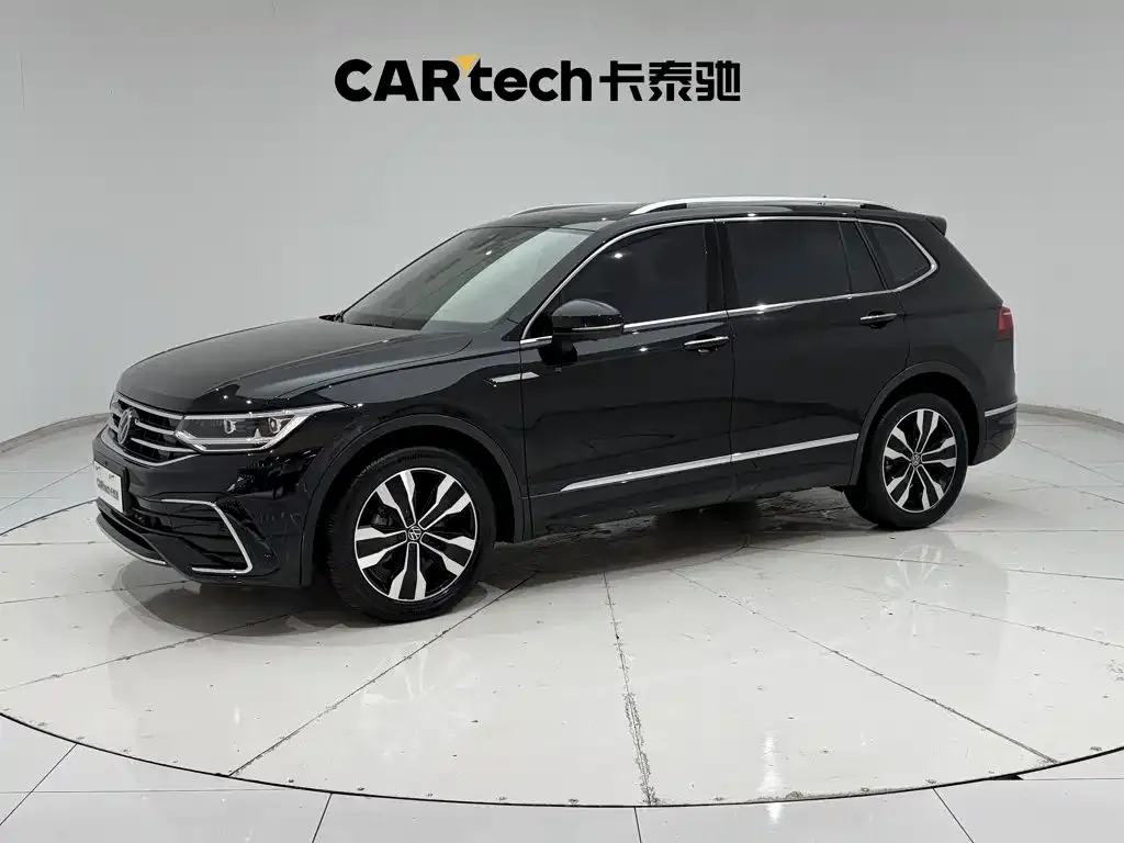 Volkswagen Tiguan L — фото 1
