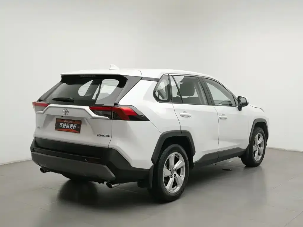 Toyota RAV4 — фото 6