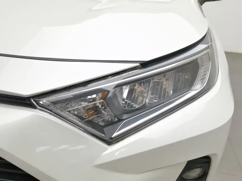 Toyota RAV4 — фото 2