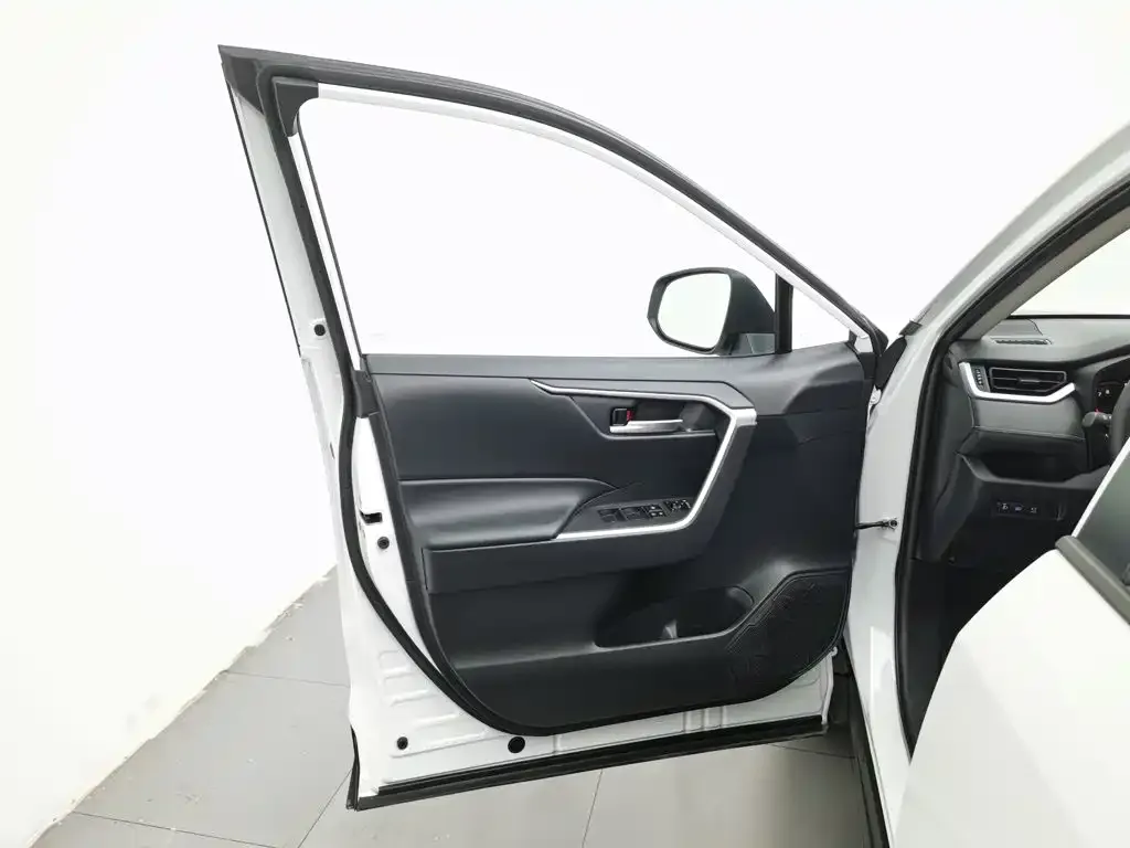 Toyota RAV4 — фото 4