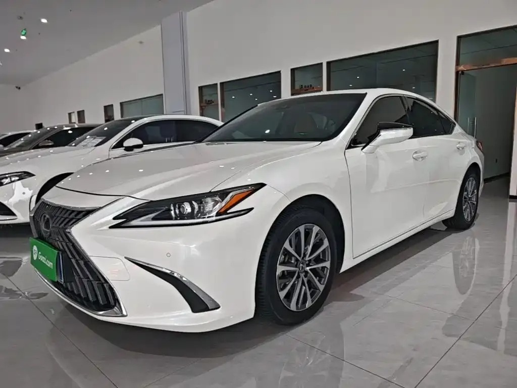 Lexus ES — фото 1