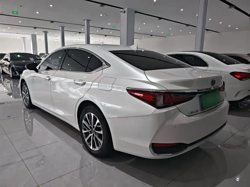 Lexus ES — фото 7
