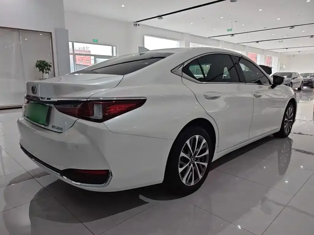 Lexus ES — фото 2