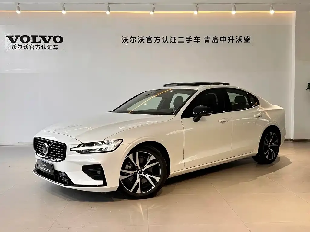 Volvo S60 — фото 1