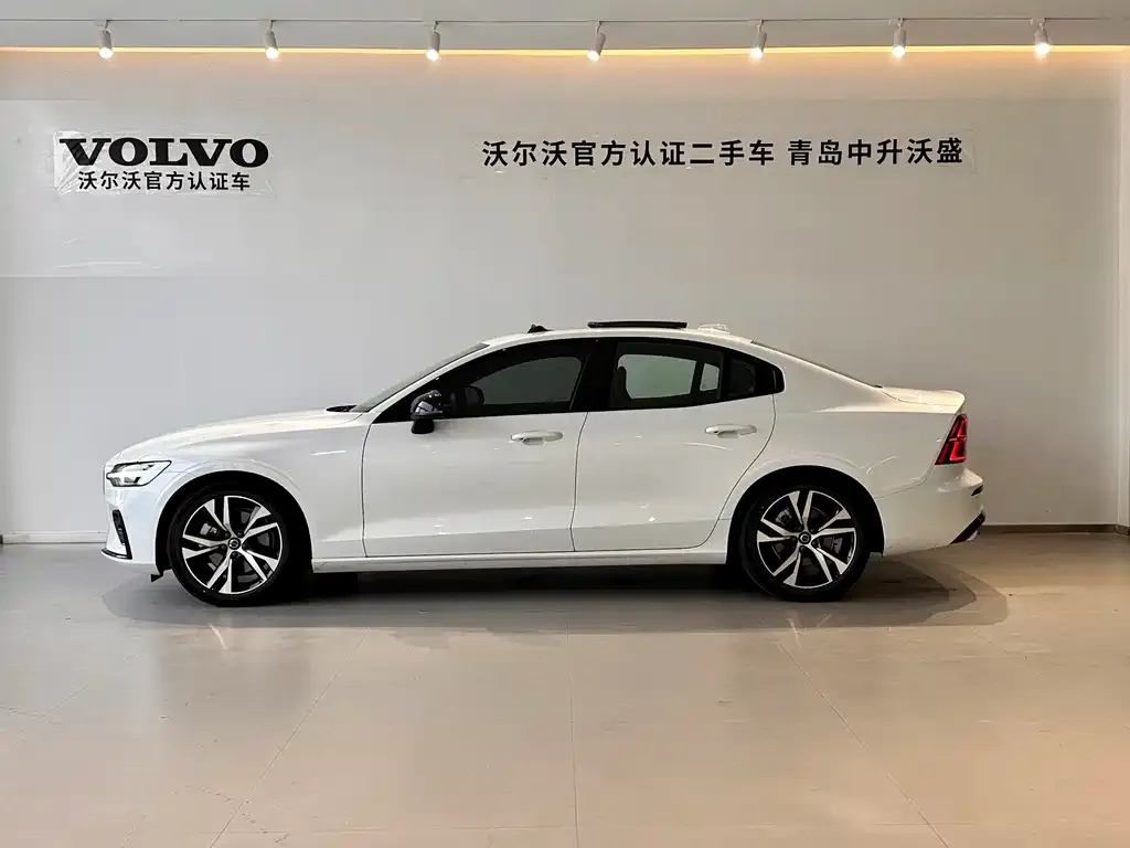 Volvo S60 — фото 9