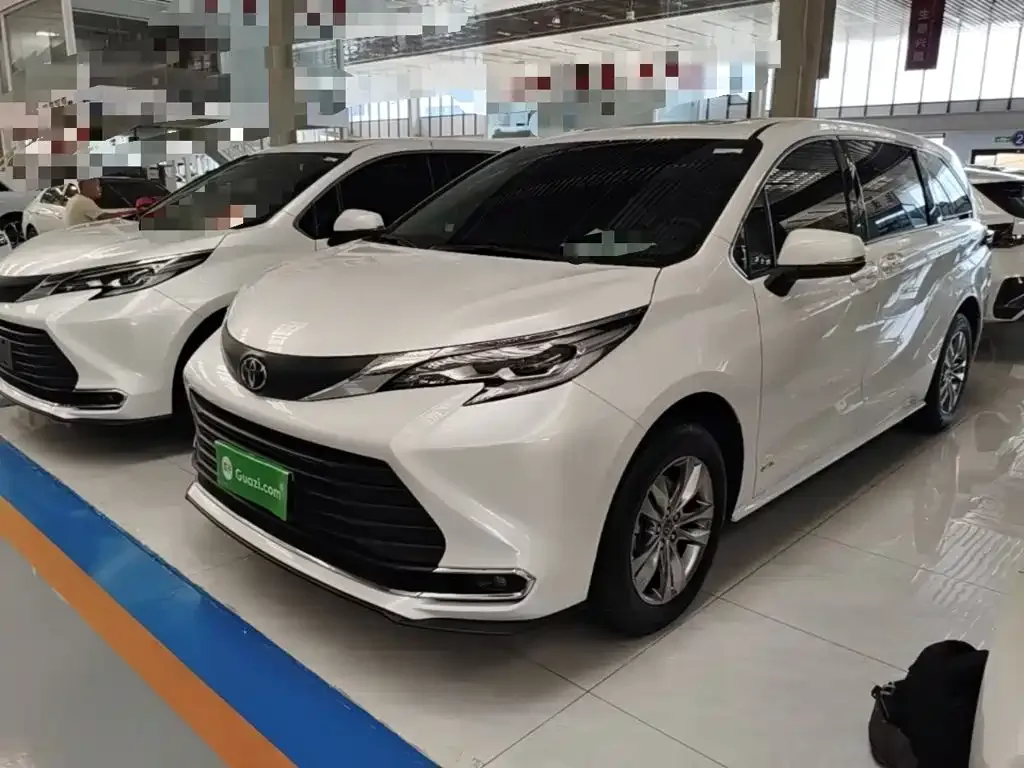 Toyota Sienna — фото 5