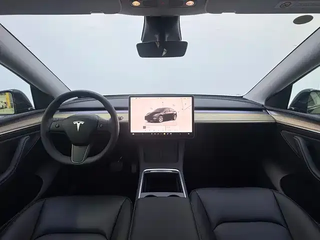 Tesla Model Y — фото 9