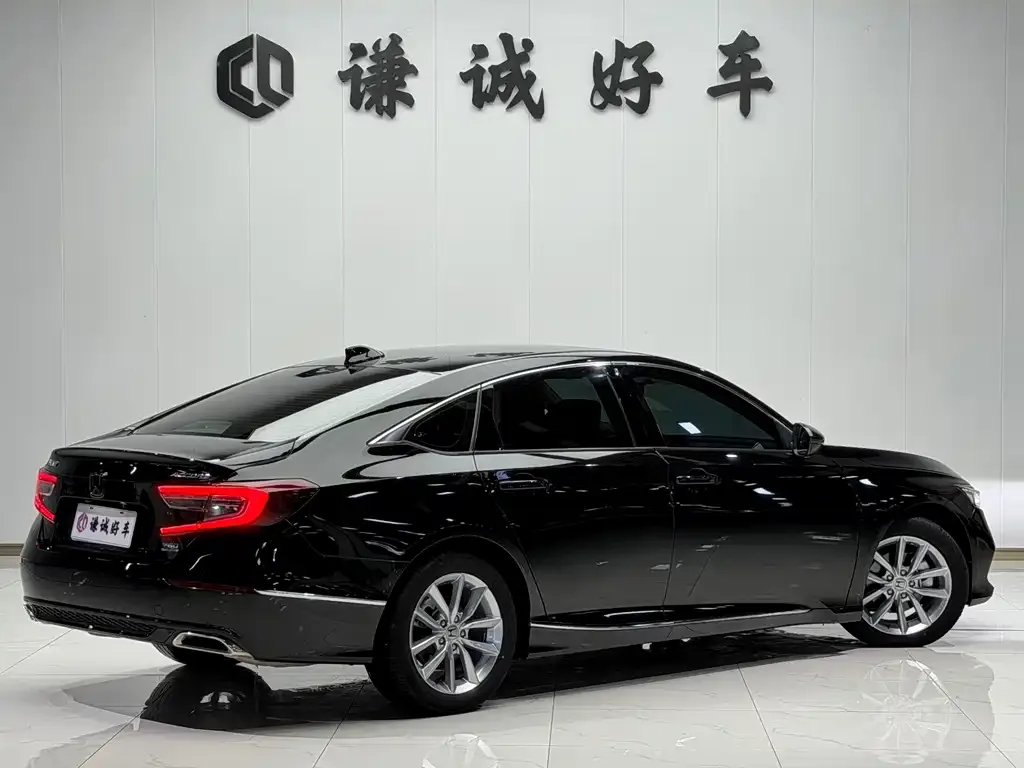 Honda Accord — фото 8