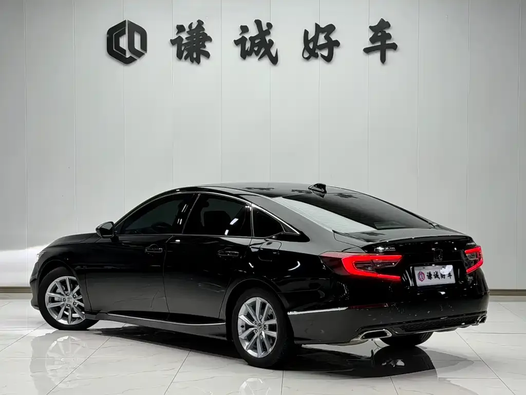 Honda Accord — фото 7