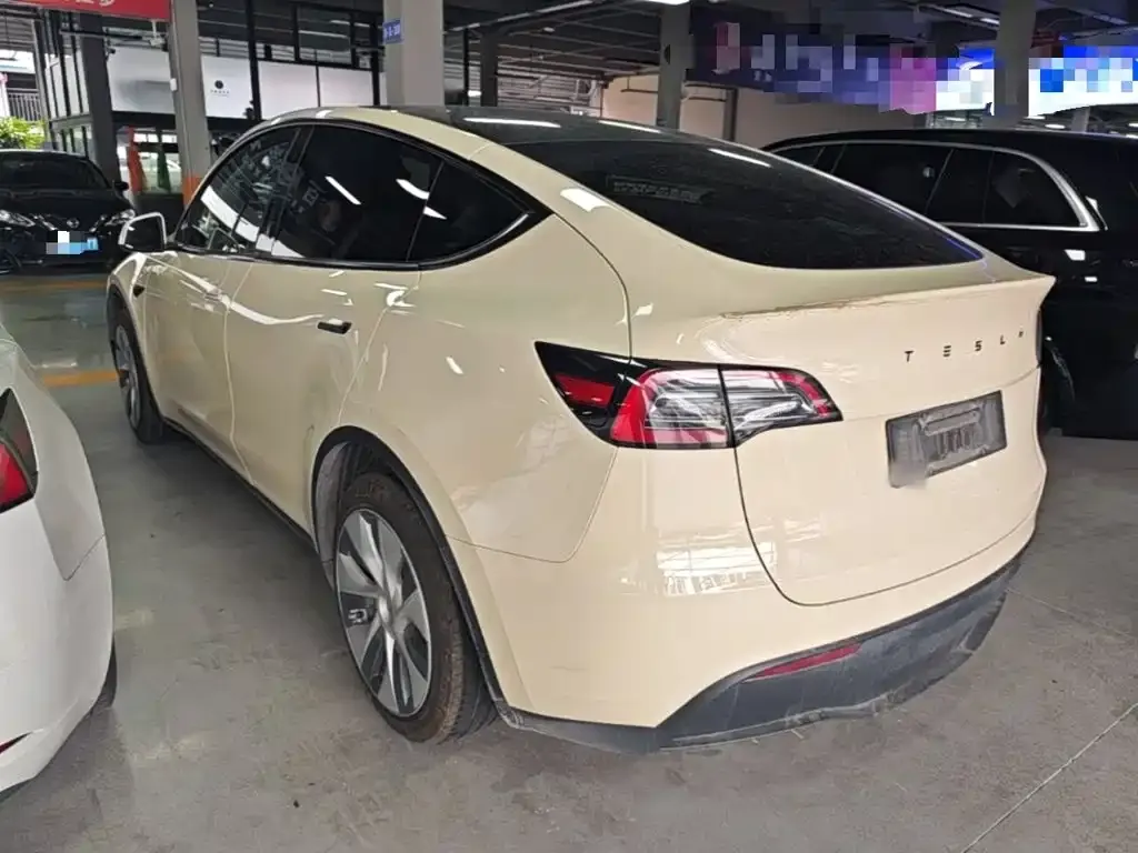 Tesla Model Y — фото 5