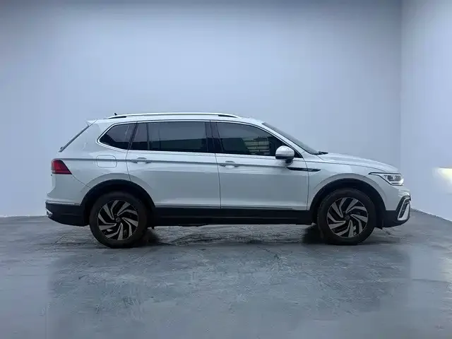 Volkswagen Tiguan L — фото 6