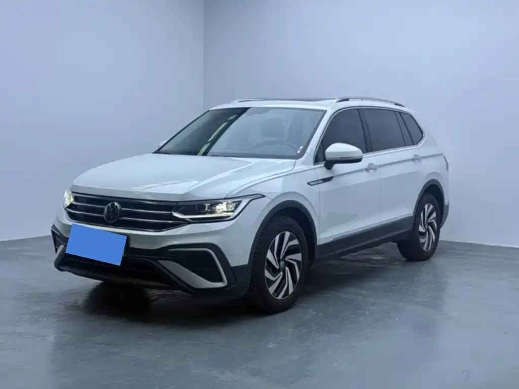 Volkswagen Tiguan L — фото 8