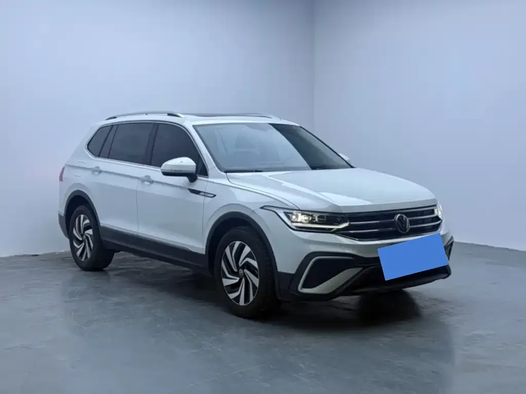 Volkswagen Tiguan L — фото 9