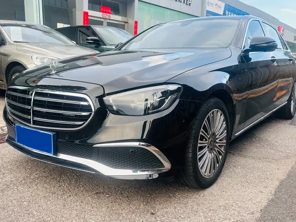 Mercedes-Benz E-Class — фото 1