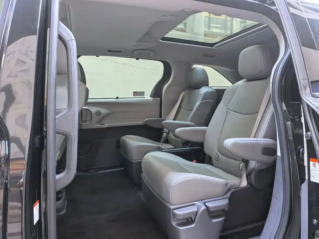 Toyota Granvia — фото 9