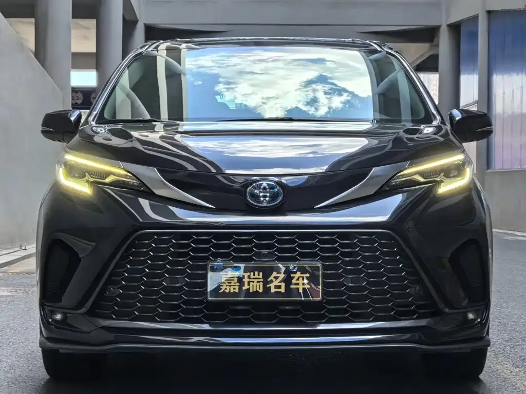 Toyota Granvia — фото 4