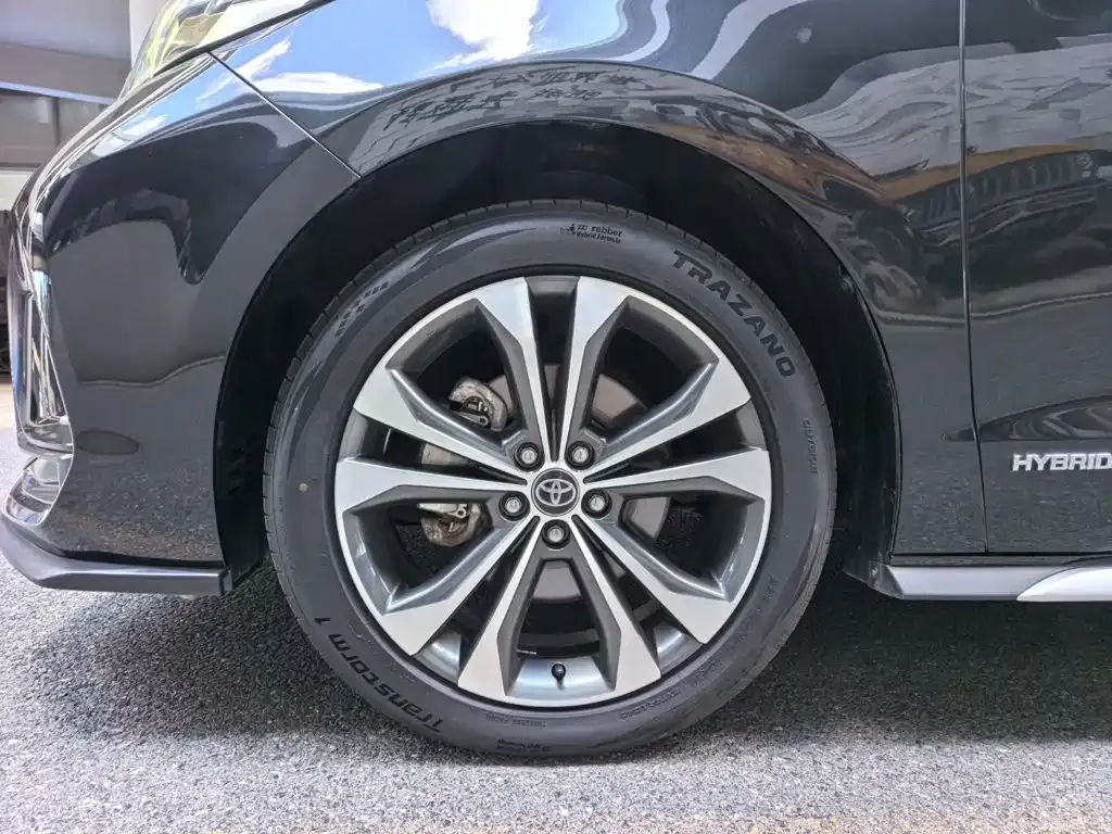 Toyota Granvia — фото 10