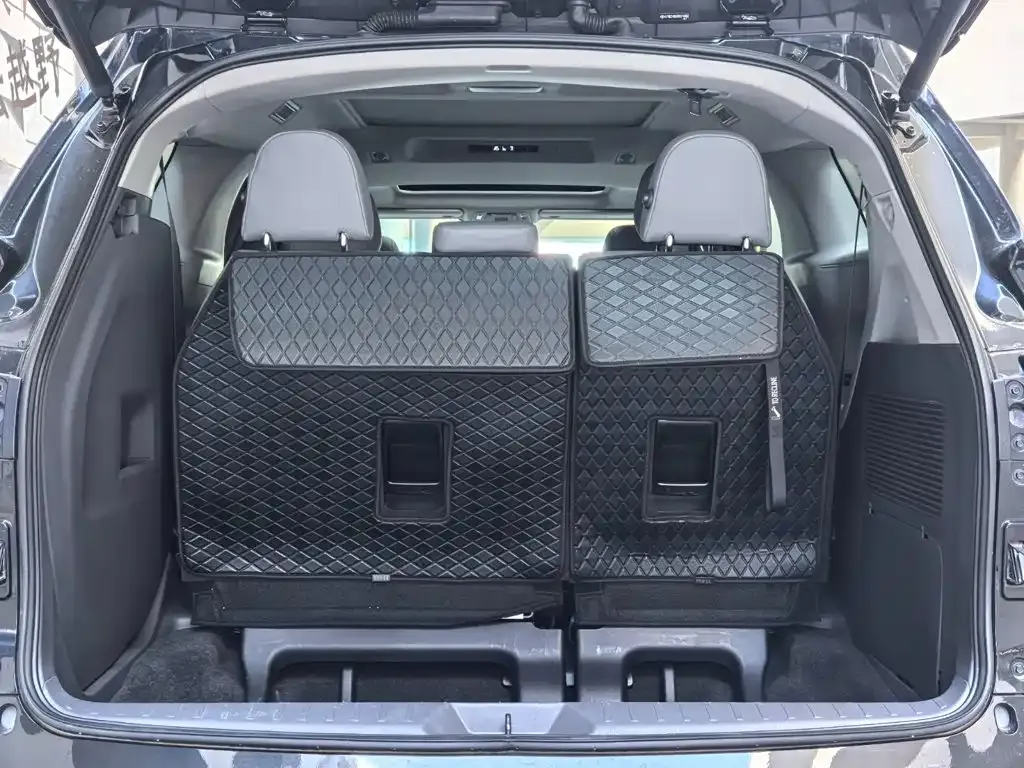 Toyota Granvia — фото 3