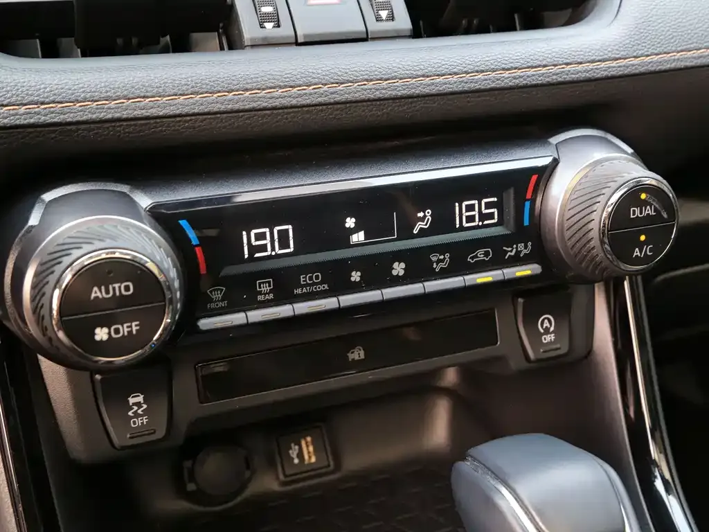 Toyota Wildlander — фото 10