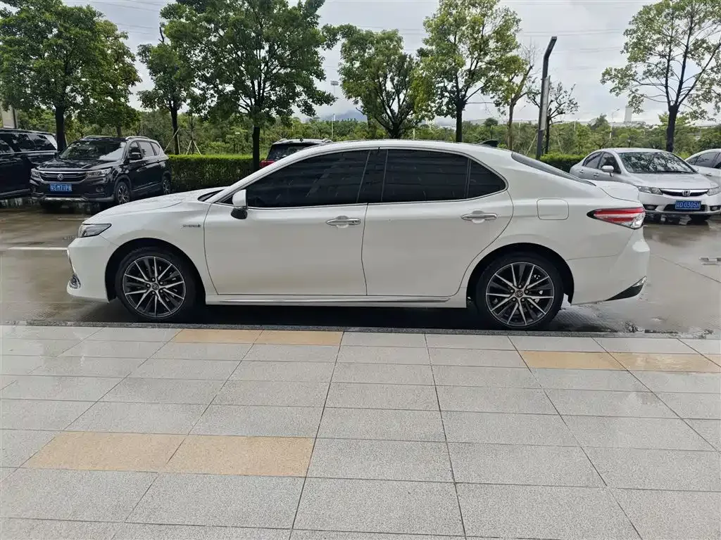 Toyota Camry — фото 9