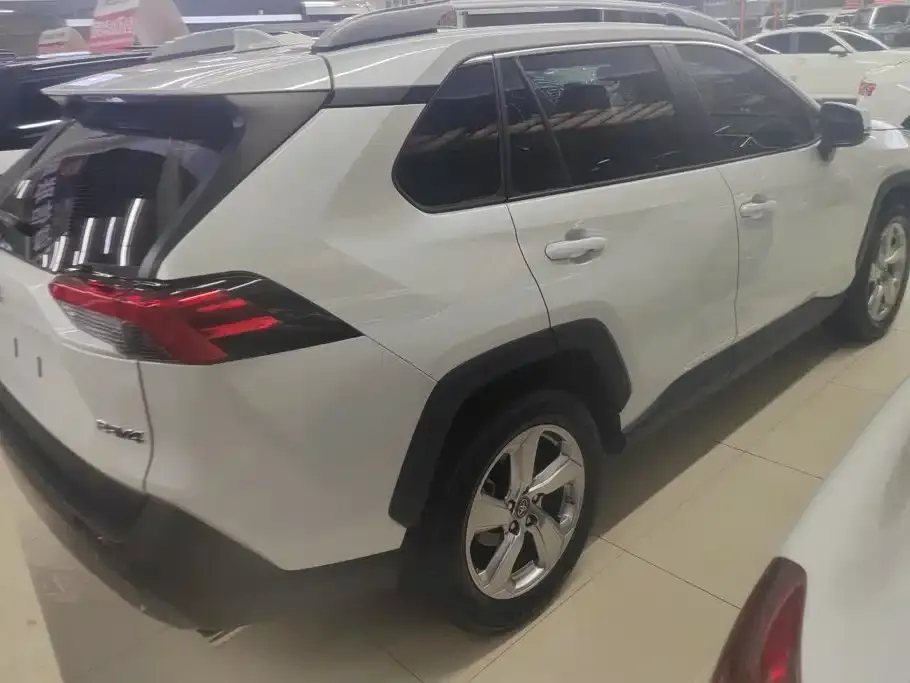 Toyota RAV4 — фото 5