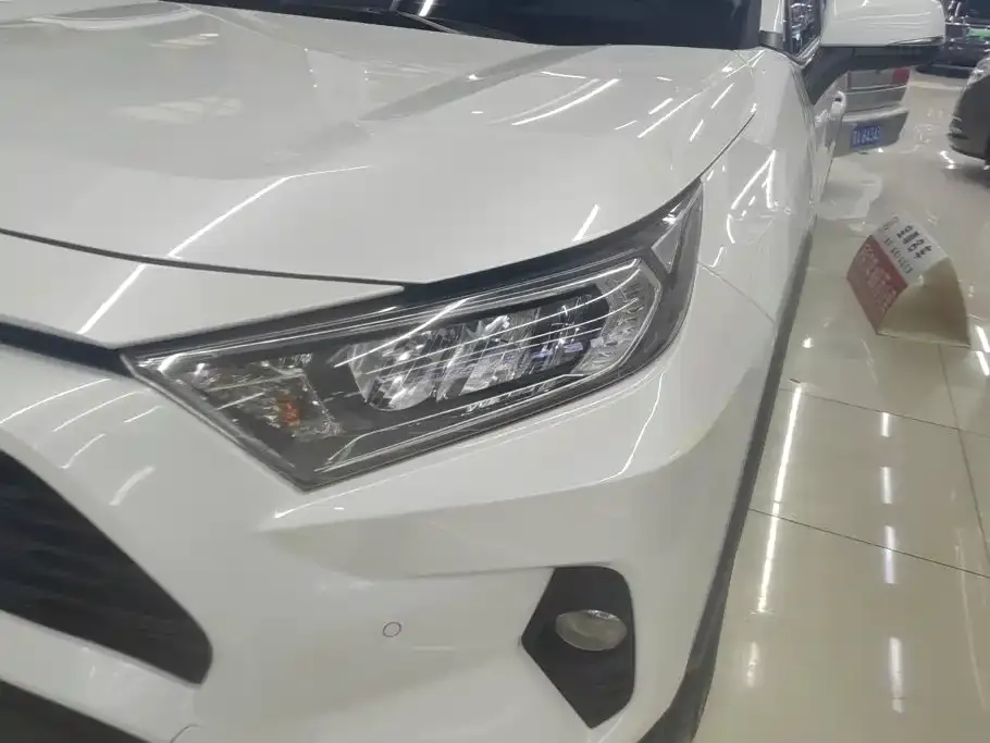 Toyota RAV4 — фото 10