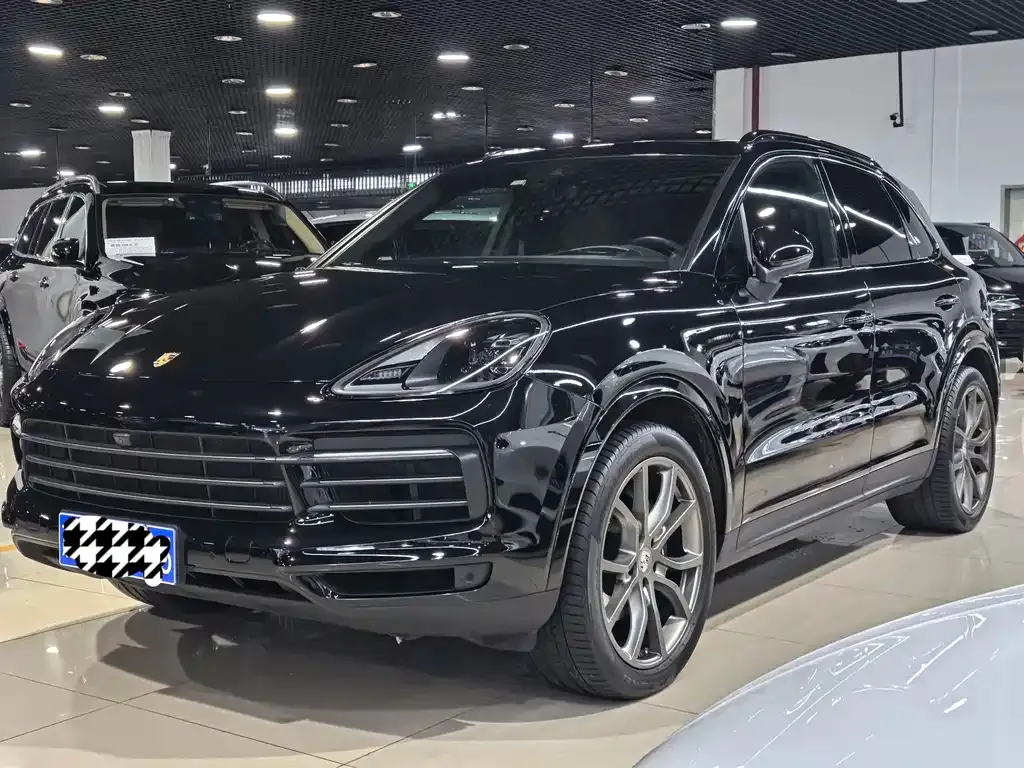Porsche Cayenne — фото 1