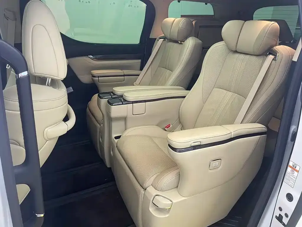 Toyota Vellfire — фото 4