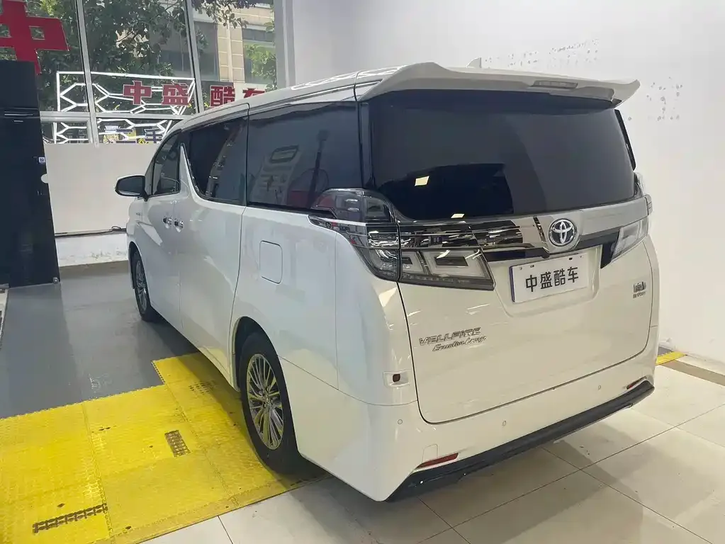 Toyota Vellfire — фото 2